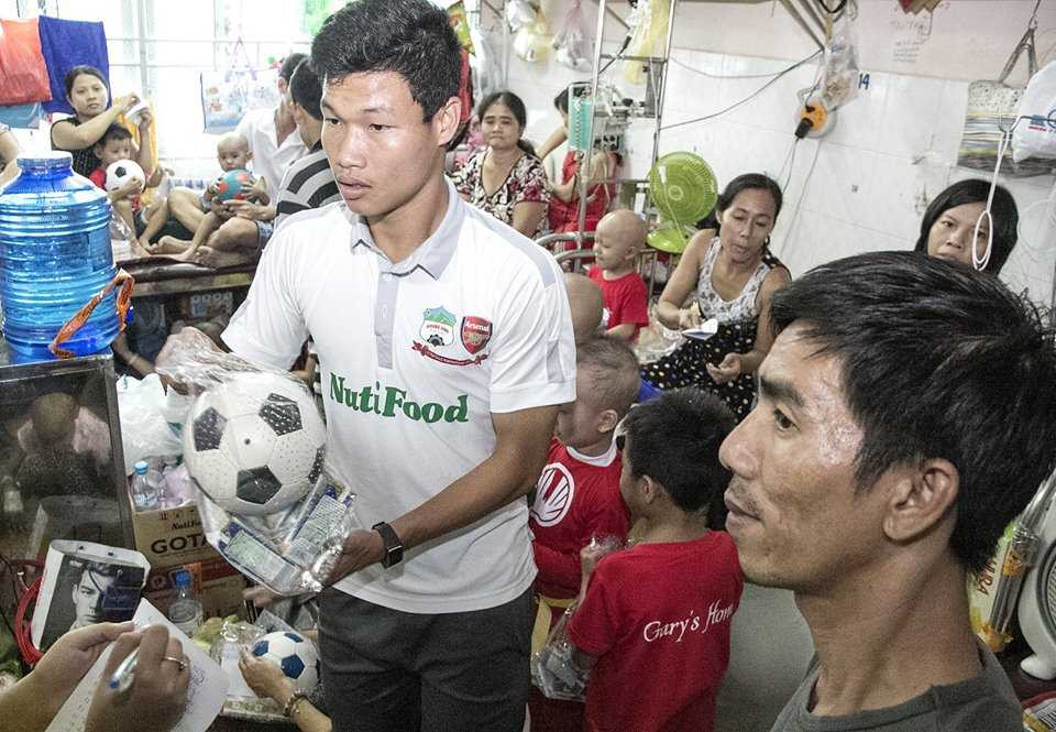 Đông Triều thăm bệnh nhân