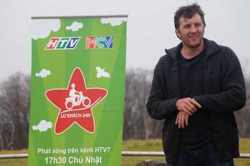 Cùng tham gia còn có Aaron Toronto – chàng đạo diễn người Mỹ.