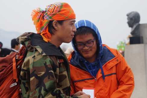 Linh Sơn nhận được nhiệm vụ tìm kiếm chỗ ở của du học sinh Việt Nam tại Nhật Bản. Hơi khó khăn khi anh ... không biết tiếng Nhật để hỏi đường.