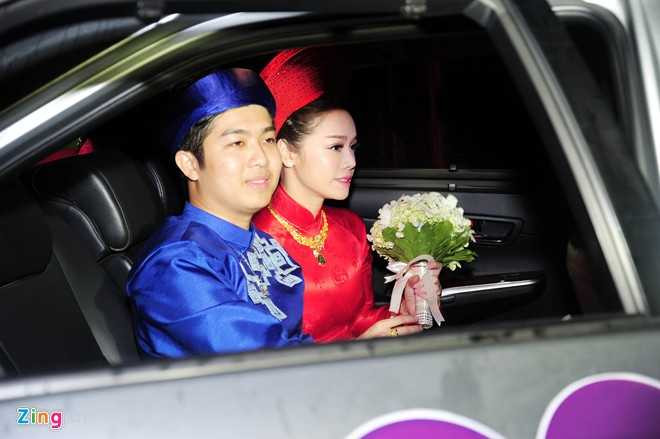 Đúng 8h30 sáng nay, đoàn xe rước dâu đã về tới nhà họ trai tại thành phố Cần Thơ.