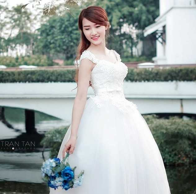 Nữ sinh bị chụp lén