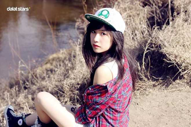 Nữ sinh bị chụp lén