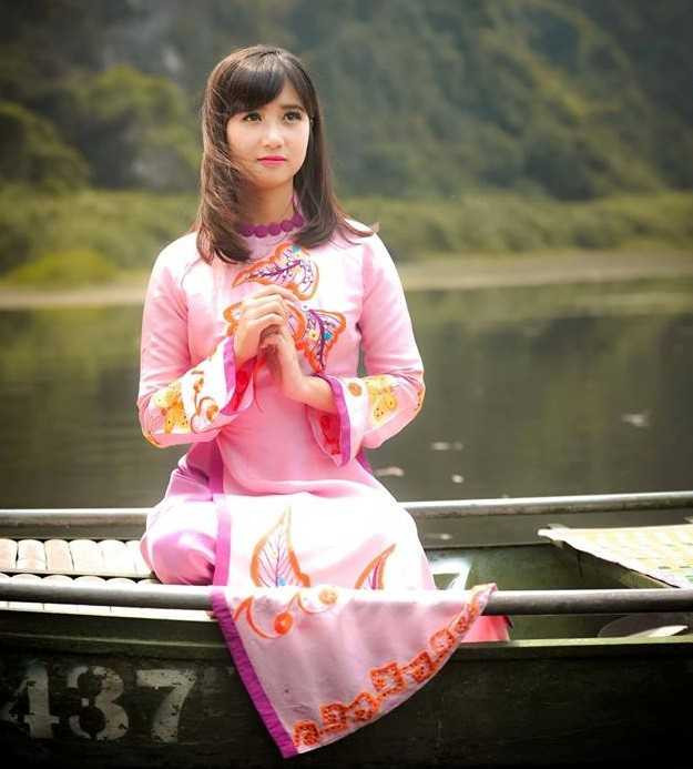 Nữ sinh bị chụp lén