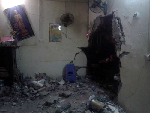 Hà Nội: Ô tô đâm thủng tường nhà văn hóa trong đêm