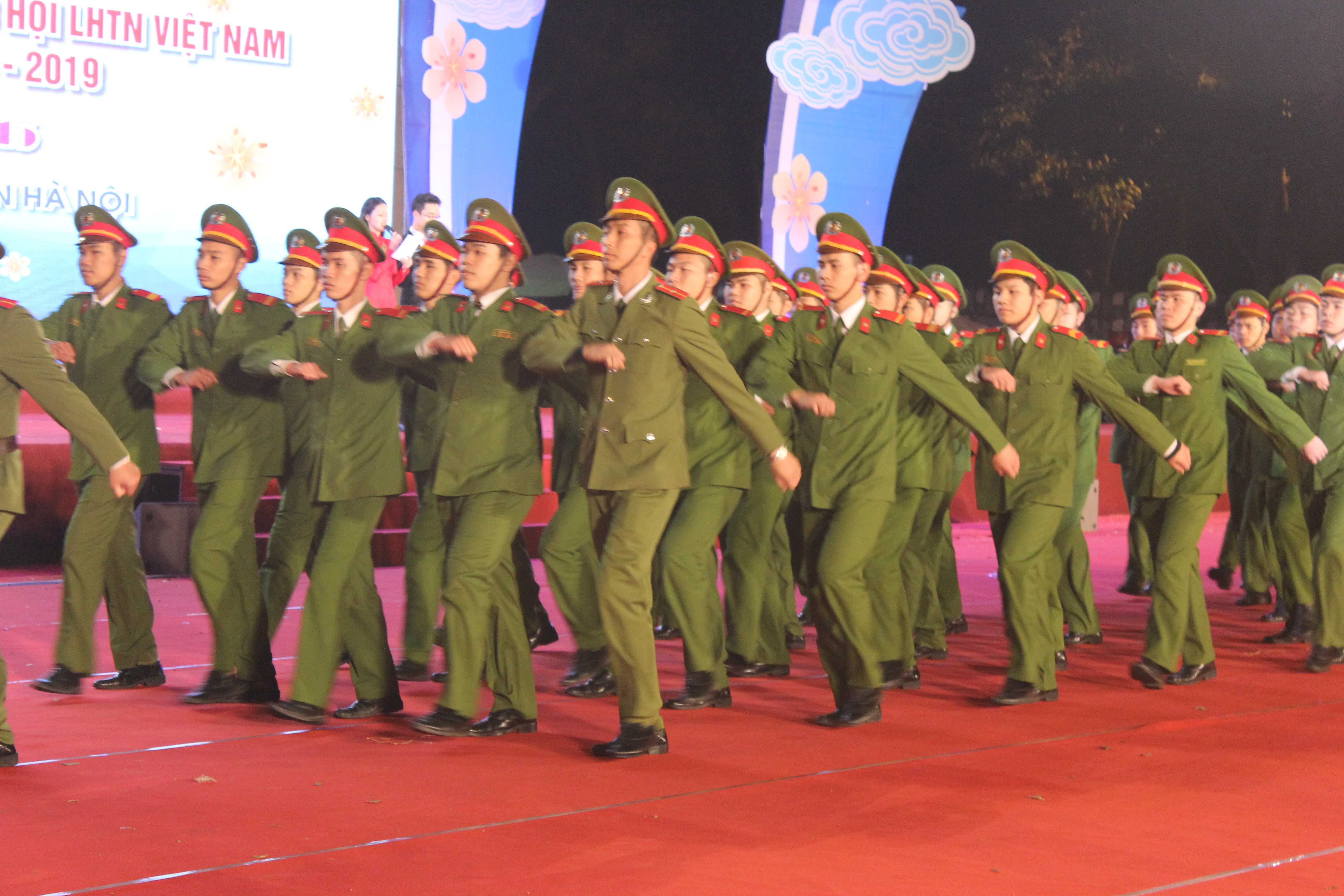 Lễ hội đừơng phố