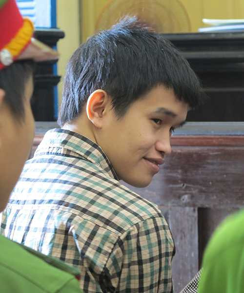 Nghe tuyên án tử hình, kẻ sát nhân mỉm cười kỳ lạ