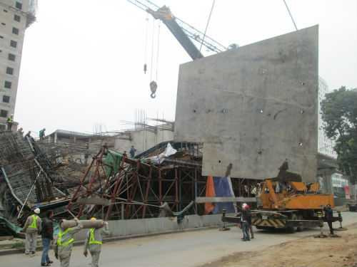 Sập giàn giáo ở dự án đường sắt trên cao: Tài xế taxi kể giây phút kinh hoàng