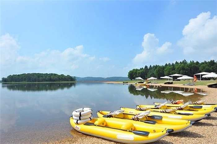 Resort có khu vui chơi giải trí dưới nước