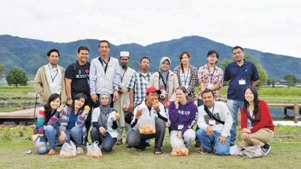 Du học sinh: Trăn trở chuyện ở hay về