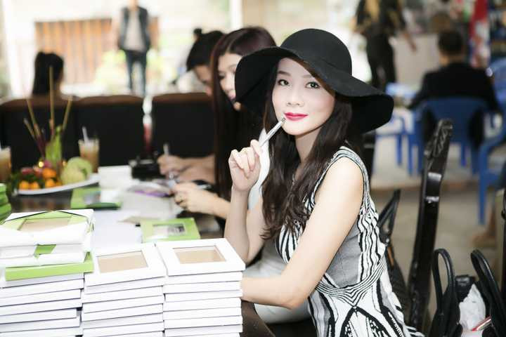 Có thể nói, Dương Yến Ngọc là một trong số ít người đẹp showbiz sở hữu vóc dáng đáng mơ ước dù đã là mẹ của hai con. Cô luôn khiến người phụ nữ đối diện phải ghen tỵ vì vóc dáng hoàn hảo cùng sự tự tin vốn có của một cựu siêu mẫu. 