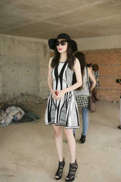 Hiện tại, tuy đã “kín lịch” với hợp đồng đóng phim, làm đại diện cho một thương hiệu mỹ phẩm nước ngoài, <a href='https://vtcnews.vn/kinh-te.1.0.html' >kinh doanh</a> hàng online, chụp ảnh, dự sự kiện… nhưng Dương Yến Ngọc vẫn nhận lời tham gia cùng cuộc thi tìm kiếm tài năng thời trang lần này. Theo cô chia sẻ: “Tôi nhận lời tham gia không phải với tư cách một giám khảo mà chỉ là người đồng hành, thẩm định phong cách của các em. Đây là một sân chơi khá thú vị và ý nghĩa cho giới trẻ yêu thời trang. Tôi cũng mong qua chương trình, mọi người sẽ có cái nhìn tích cực hơn về ngành thời trang đang trên đà phát triển tại Việt Nam”.