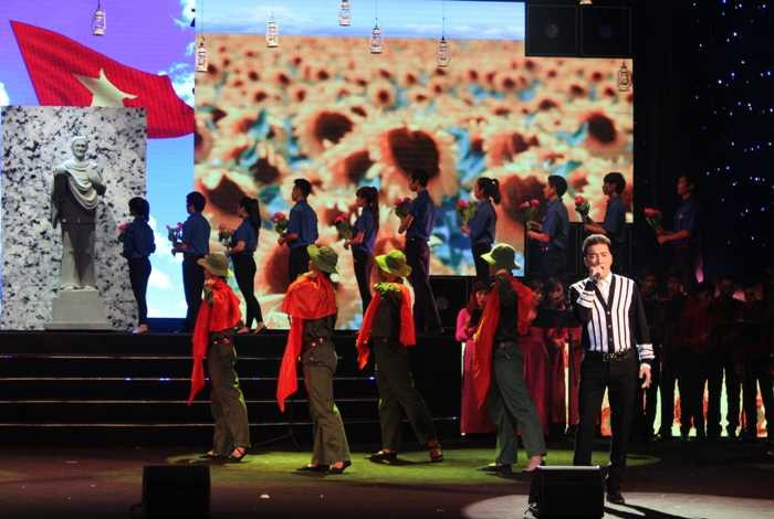 Ca sỹ Đàm Vĩnh Hưng với ca khúc Đất nước