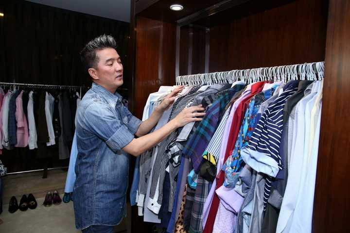 Một thời mái tóc của Mr.Đàm đã làm dậy sóng phong cách của ca sỹ trẻ, và bây giờ anh lại bật mí tủ quần áo của mình để thấy rằng, phục sức cho một ca sỹ đã thành danh cũng cần lắm sự đầu tư nghiêm túc. 