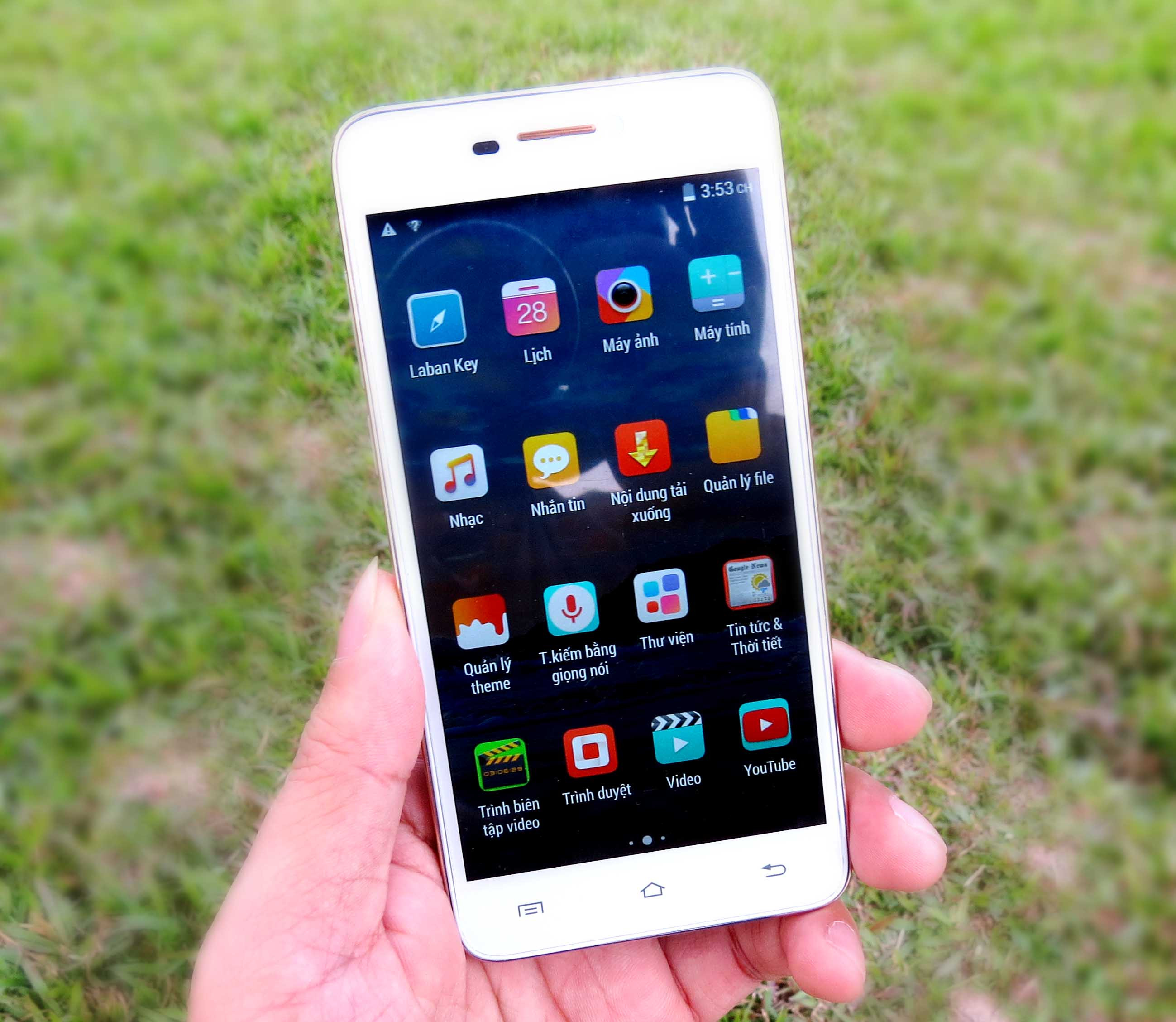 Smartphone Việt mỏng hơn cả iPhone 6 bán giá 2,99 triệu đồng