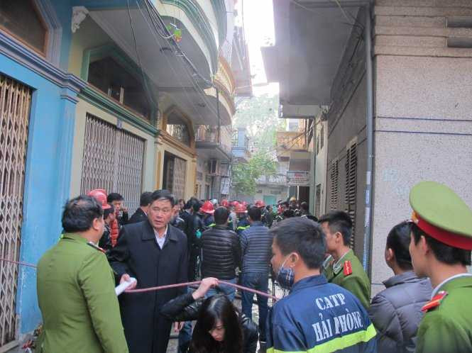 Thảm cảnh trước bình minh, năm thi thể trong một ngôi nhà cháy