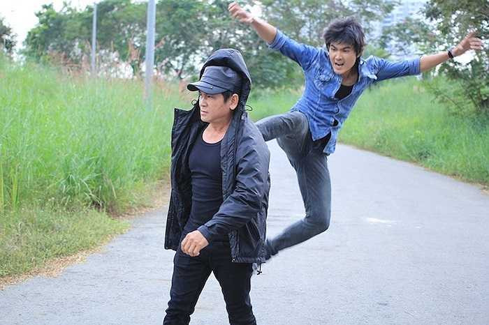 Với vai Phạm Thành trong Đi qua mùa gió, Quang Sự sẽ không làm khán giả thất vọng bởi sự nhập vai quá thật. Trong phim nam diễn viên hóa thân thành một kỹ sư xây dựng đẹp trai, phong trần, rất nam tính. 