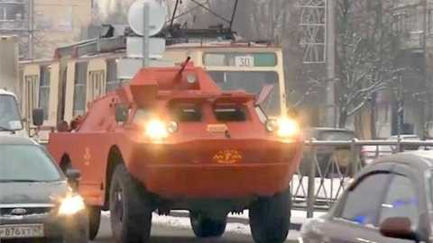 86 USD một cuốc taxi trên xe trinh sát Nga bọc thép