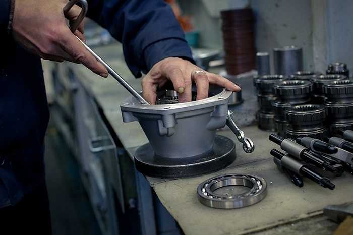 Gốc gác Liên Xô chỉ còn lại ở khung xe, còn rất nhiều chủng loại linh kiện đang được lắp ráp hàng ngày đến từ các nhà cung cấp Tây Âu, Nhật Bản như: Marzochi, Sanchs, Denso, Ducati, Yuasa, Brembo....