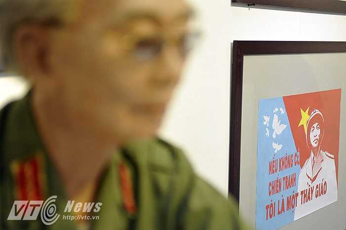 Những tác phẩm tranh cổ động của họa sĩ Hà Huy Lê về đại tướng Võ Nguyên Giáp.