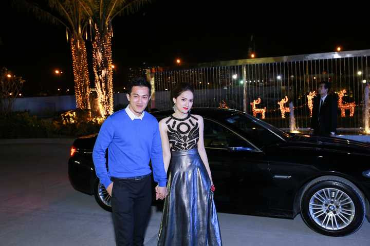 Không chỉ vậy, bữa tiệc cũng cùng ngày với sinh nhật của cô nên mọi người đã tạo bất ngờ cho Hương Giang và khiến cô vô cùng xúc động. 