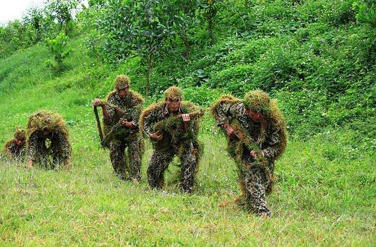 Binh chủng Đặc công là binh chủng chiến đấu đặc biệt tinh nhuệ của Lục quân Quân đội Nhân dân Việt Nam, do Bộ Tổng Tham mưu trực tiếp quản lý, chỉ đạo. Đây là một lực lượng đặc biệt tinh nhuệ được tổ chức, trang bị và huấn luyện đặc biệt, có phương pháp tác chiến linh hoạt, táo bạo, bất ngờ, thường dùng để đánh các mục tiêu hiểm yếu nằm sâu trong đội hình chiến đấu, bố trí chiến dịch và hậu phương của địch. (Theo Kiến thức)