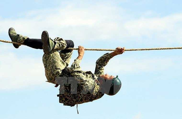 Ngoài nhiệm vụ chính được giao phó, hiện nay các đơn vị đặc công tinh nhuệ của Việt Nam còn được giao nhiệm vụ chống khủng bố. (Theo Kiến thức)