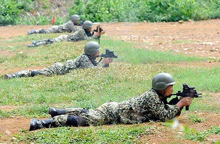 Các chiến sĩ đặc công còn được trang bị thêm một số loại súng mới như tiểu liên Uzi bên cạnh các khẩu súng AK truyền thống. (Theo Kiến thức)