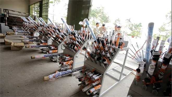 Những bệ bắn pháo hoa sẽ trình diễn trong thời khắc chuyển giao năm 2015. Chủ đề của chương trình bắn pháo hoa năm này là 'Thành phố Hồ Chí Minh 40 mùa xuân'.