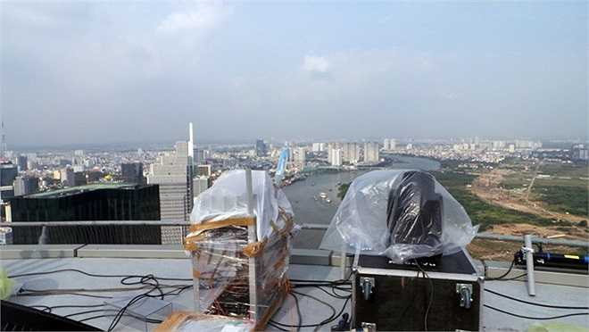 Đoàn công tác của TP.HCM cũng đã đến kiểm tra dàn pháo hoa tại sân đỗ trực thăng của toà nhà Bitexco.