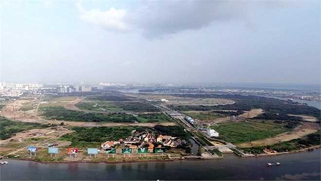 Bên cạnh đó, bán đảo Thanh Đa, đầu hầm vượt sông Thủ Thiêm và bờ sông Sài Gòn phía quận 2 được đánh giá là vị trí đẹp nhất để xem màn trình diễn.