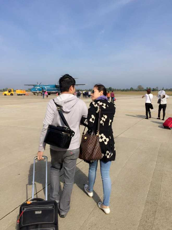 Nhật Kim Anh và ông xã vừa có đám cưới ấm cúng tại Cần Thơ vào 27/12 nhưng ngay sau đó cô có chuyến lưu diễn tại Bến Tre và Buôn Mê Thuột. Vì lịch trình dày đặc nên nữ diễn viên xinh đẹp đành hủy tuần trăng mật cùng ông xã tại Hàn Quốc vào dịp Tết dương lịch.