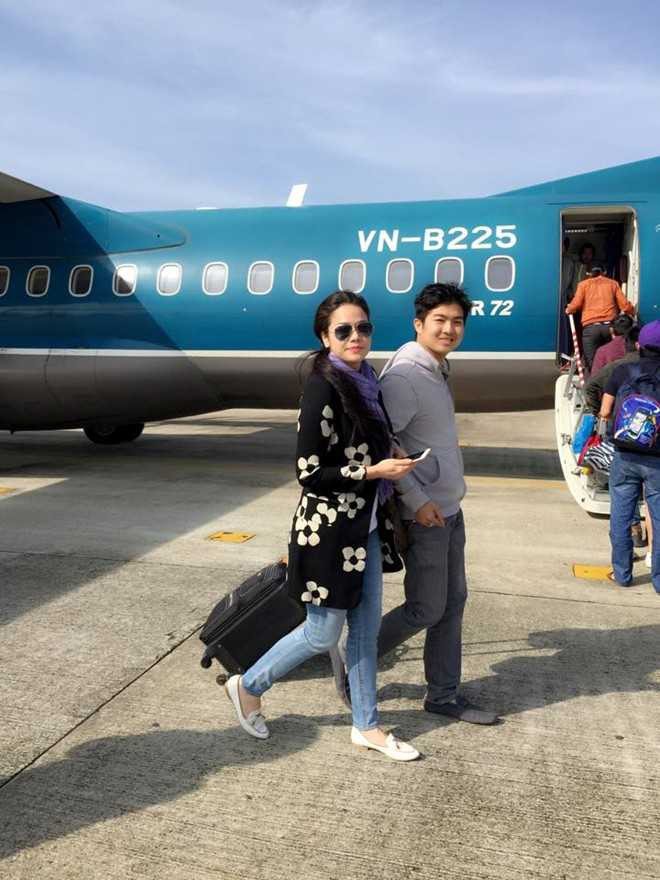 Dù vậy Bửu Lộc luôn tỏ ra thông cảm cho vợ mới cưới. Trong chuyến đi Buôn Mê Thuột vào chiều 30/12, anh hộ tống bà xã đi diễn đồng thời tranh thủ thời gian để bên cạnh và chăm sóc Nhật Kim Anh vì sức khỏe cô vốn không được tốt.