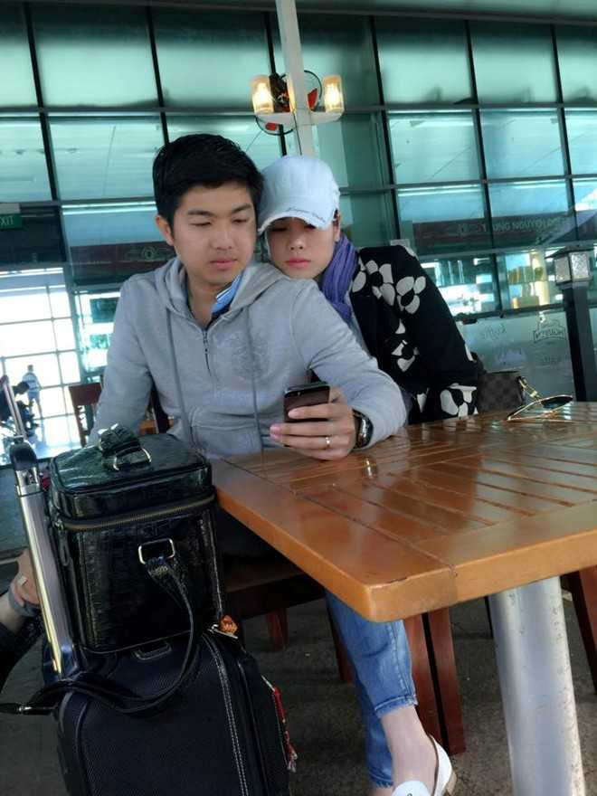 Sau đám cưới, vợ chồng nữ diễn viên xinh đẹp chưa có thời gian về thăm mẹ ở Vũng Tàu. Tuy vậy, người đẹp phimCuộc chiến hoa hồng 2 chia sẻ, cô sẽ cố gắng tranh thủ để về ra mắt họ hàng. Nhật Kim Anh sẽ hoàn tất công việc xong xuôi rồi dành thời gian để làm tròn vai trò con dâu trong gia đình chồng.