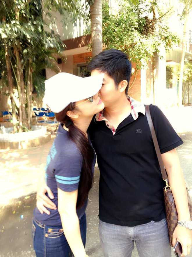 Sau khi đáp máy bay xuống Buôn Mê, Nhật Kim Anh và Bửu Lộc tranh thủ đi thăm chơi một vài nơi. Hình ảnh đôi vợ chồng son quấn quýt bên nhau khiến không ít người ghen tỵ.