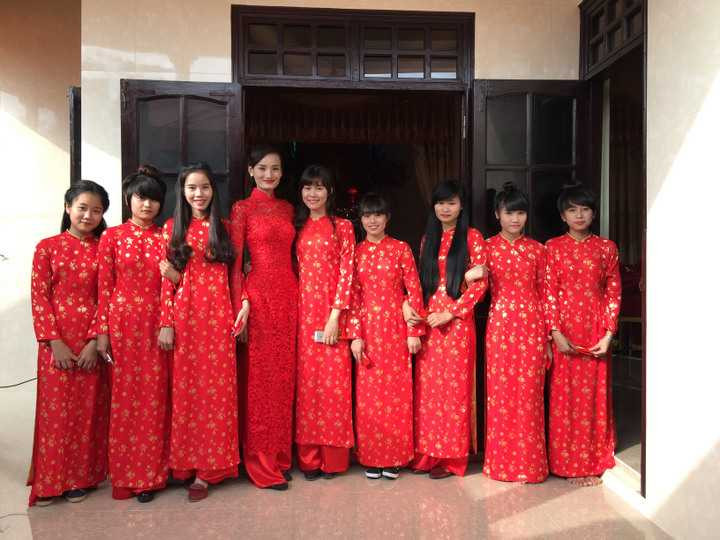 (VTC News) - Đám ăn hỏi của Lê Thuý cùng Đỗ An đã được diễn ra ấm cúng và giản dị tại nhà gái ở Quảng Bình.