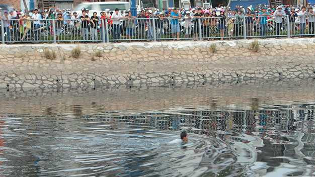 Dân Sài Gòn cởi áo cho kẻ trộm mặc chống lạnh