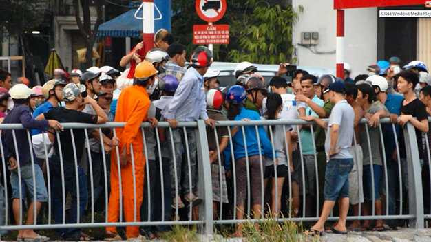 Dân Sài Gòn cởi áo cho kẻ trộm mặc chống lạnh