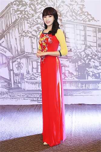 Việc Hoa hậu xuất hiện đã thu hút được nhiều sự chú ý của người hâm mộ.