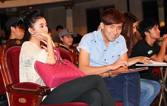 Cho đến nay, chuyện tình dang dở của Trấn Thành và hot girl Mai Hồ vẫn khiến người hâm mộ không khỏi tiếc nuối. Sau khoảng 2 năm hẹn hò, cặp đôi chính thức nói lời chia tay trong êm đẹp vào tháng 5/2014. Sau khi chia tay, Trấn Thành còn tặng quà hàng hiệu cho Mai Hồ. Đáp lại tình cảm của bạn trai cũ, Mai Hồ cũng công khai gửi lời cảm ơn đến anh trên trang cá nhân, đồng thời chúc Trấn Thành sớm tìm được hạnh phúc.