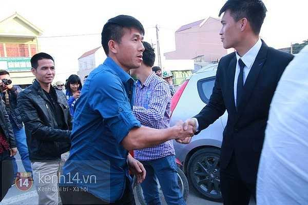 Công Vinh đón các đồng đội cũ ở SLNA, tuyển VN