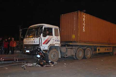 xe container, xe Future II, chết tại chỗ, uống rượu bia, cầu Niệm, Hải Phòng