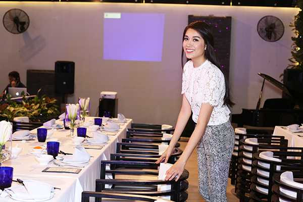 Mới đây, quán quân Elite Model Look Vietnam vừa khai trương nhà hàng riêng tại trung tâm quận 1 nhân dịp đầu năm mới 2015. 