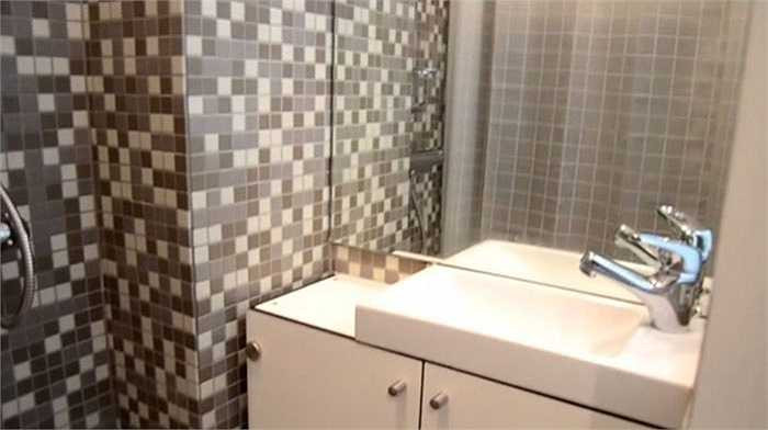 Không gian phòng tắm được cải tạo rất gọn và đẹp mắt 