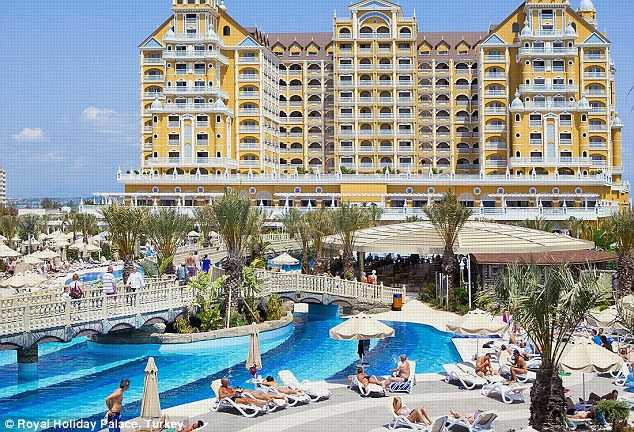 ... nhưng đành phải đổi thành Royal Holiday Palace