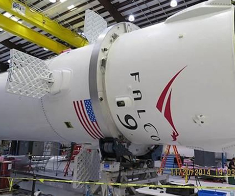 Falcon 9 - hệ thống thử nghiệm của SpaceX về việc sử dụng tên lửa tái sử dụng