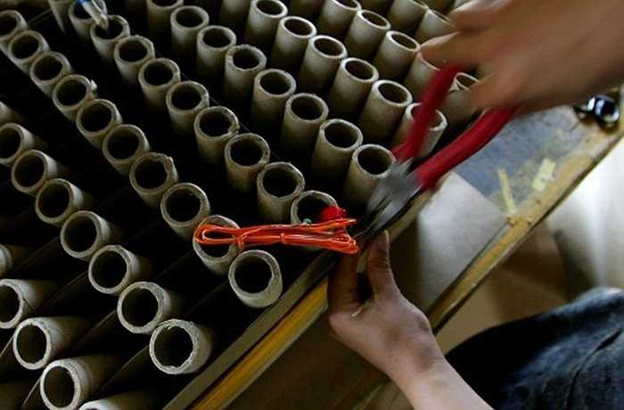 Những tài liệu cổ nhất nói về pháo hoa đều cho rằng quê hương của pháo hoa là Trung Quốc và loại pháo này rất phổ biến dưới thời Bắc Tống, khoảng những năm Tuyên Hòa (1119-1125).