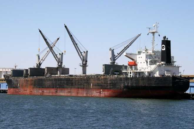 Con tàu gặp nạn.