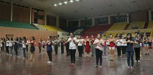 bước nhảy hoàn vũ mở màn