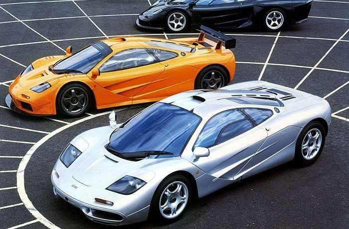 Mặc dù đã được sản xuất hơn một thập niên trước, nhưng chiếc McLaren F1 ba chỗ ngồi cùng nội thất sang trọng vẫn là một trong những siêu xe chạy nhanh nhất thế giới với tốc độ tối đa 386km/h và khả năng tăng tốc từ 0 đến 100km/h chỉ trong 3 giây. McLaren F1 cũng là một trong những mẫu xe đắt tiền nhất thế giới khi chỉ có 106 chiếc hiện hữu trên toàn cầu.