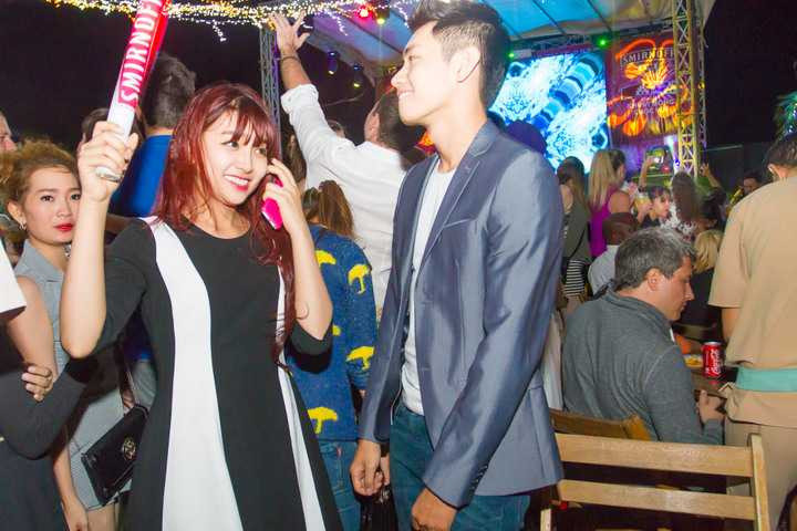 Huỳnh Khánh Vy (nickname Vy Doll) không chỉ gây sốt cộng đồng mạng nhờ gương mặt xinh xắn, đáng yêu mà còn bởi sở hữu vóc dáng ưa nhìn, đường cong nóng bỏng. Hiện tại, Khánh Vy là sinh viên lớp M17H cao đẳng sư phạm Trung ương 2 Nha Trang.